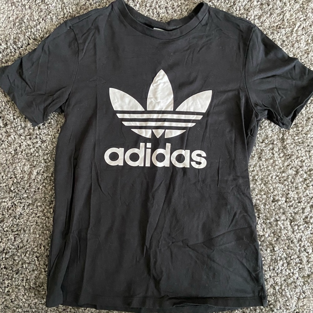 black tee